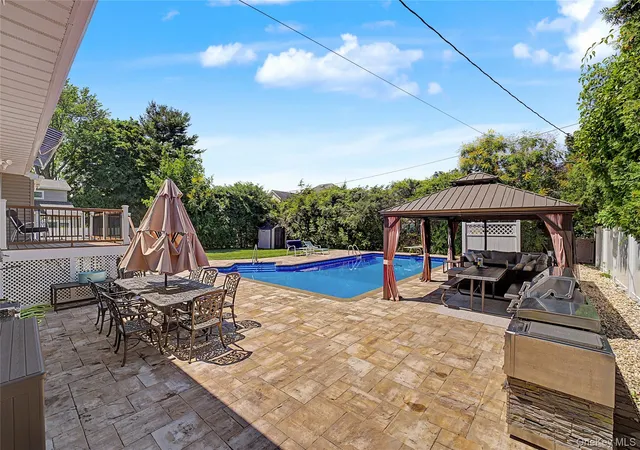 Photo 3 of Sale Pending at 9 Cortland Ave, Oyster Bay, NY 11753 | MLS# 1024311 | Listing updated on 2026-08-10