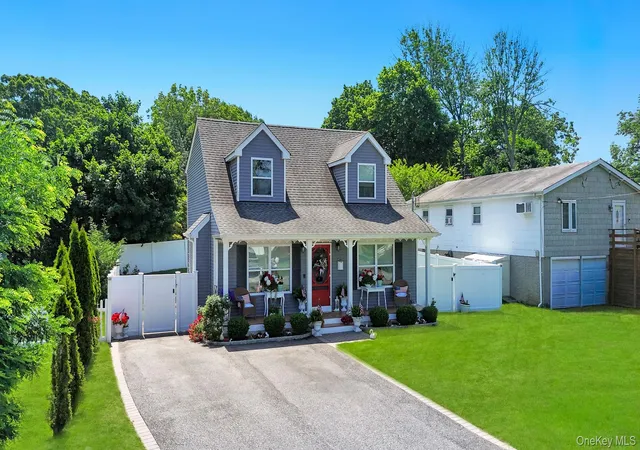1st image of 17 Walnut Rd, Smithtown, NY 11754 | MLS# 1024354