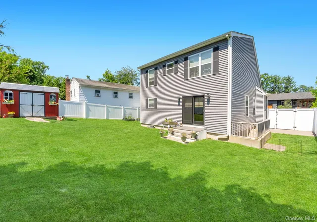 3rd image of 17 Walnut Rd, Smithtown, NY 11754 | MLS# 1024354