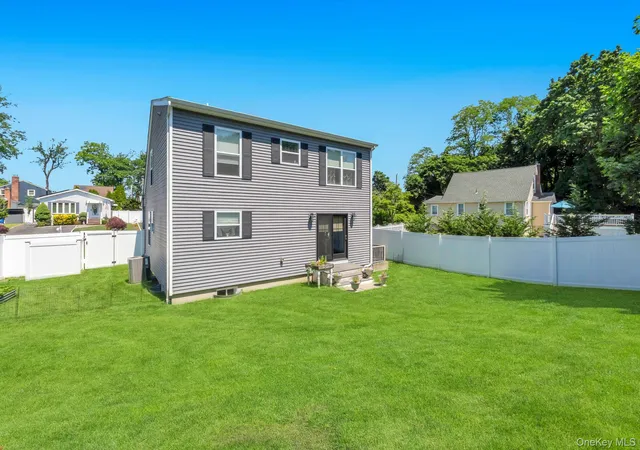 4th image of 17 Walnut Rd, Smithtown, NY 11754 | MLS# 1024354