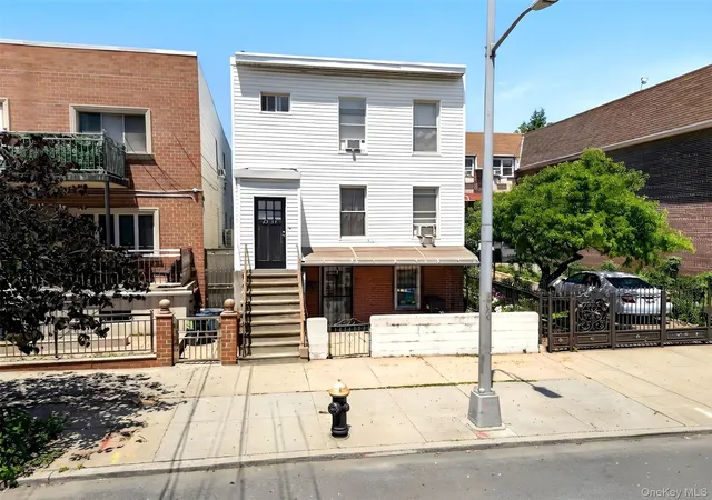 Photo 3 of House for sale at 25-14 Crescent St, Astoria, NY 11102 | MLS# 1024366 | Listing updated on 2026-07-12