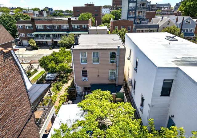 Photo 4 of House for sale at 25-14 Crescent St, Astoria, NY 11102 | MLS# 1024366 | Listing updated on 2026-07-12