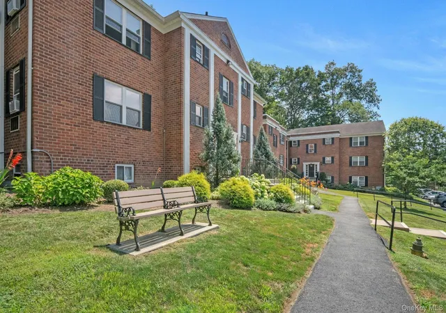 Listing Photo 3 - Condo for sale in building located at 129-3 S Highland Ave, Ossining, NY 10562 - Unit #A2