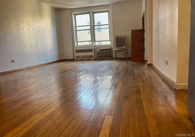 2nd image of 1332 Metropolitan Ave #6A, Bronx, NY 10462 | MLS# 1024370