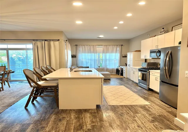 2nd image of 42 Meadowbrook Ln, Smithtown, NY 11787 | MLS# 1024377