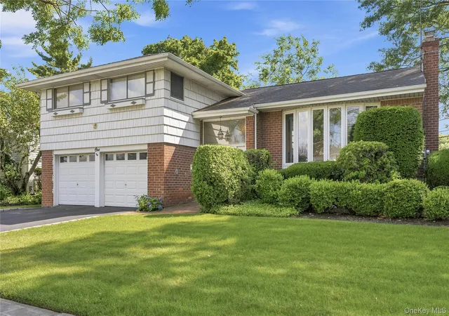 2nd image of 1 S Oaks Blvd, Oyster Bay, NY 11803 | MLS# 1024379