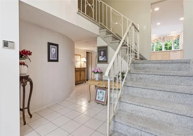 3rd image of 1 S Oaks Blvd, Oyster Bay, NY 11803 | MLS# 1024379