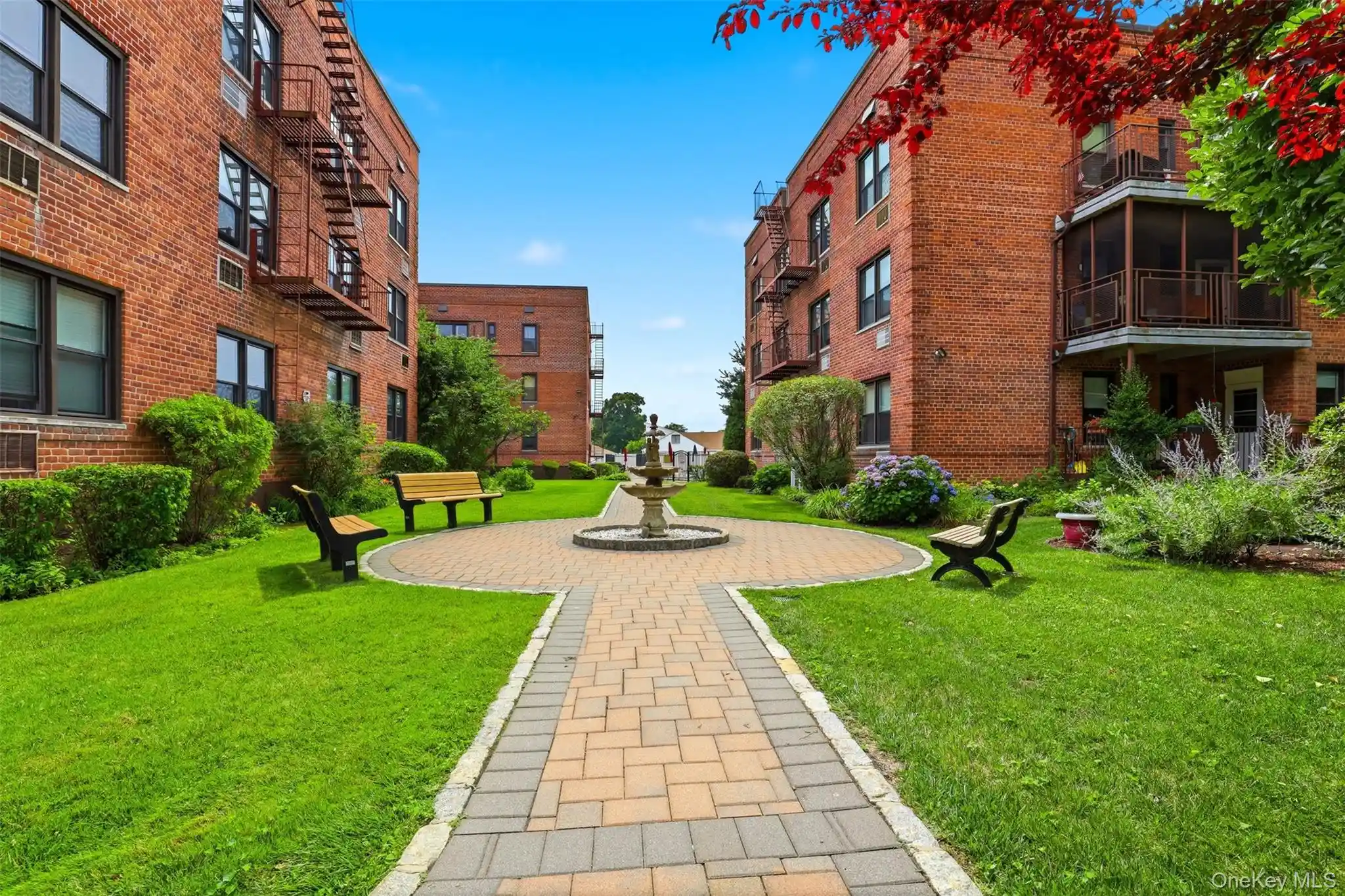 Listing Photo 2 - Condo for sale in 953 W Boston Post Rd located at 953 W Boston Post Rd, Mamaroneck, NY 10543 - Unit #3A