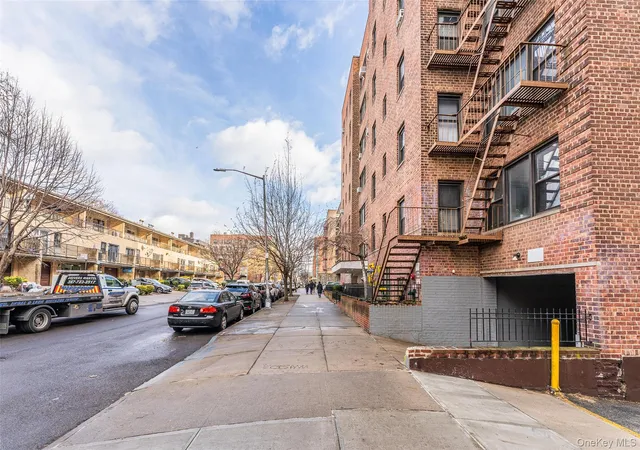3rd image of 143-36 Barclay Ave, New York, NY 11355