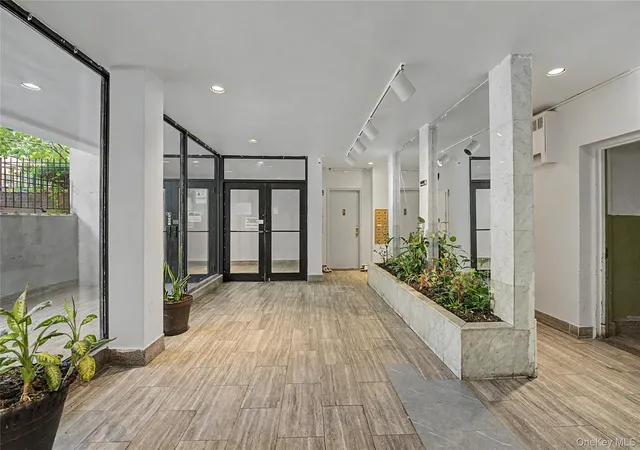 4th image of 143-36 Barclay Ave, New York, NY 11355