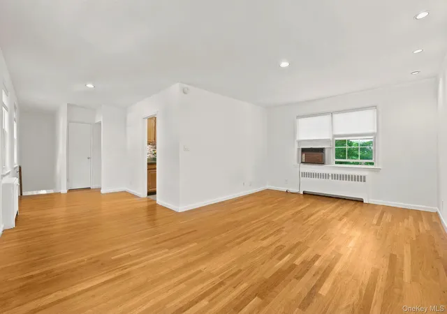 Photo 4 of Sale Pending at 186 Pinewood Rd #56, Hartsdale, NY 10530 | MLS# 1024421 | Listing updated on 2026-09-06