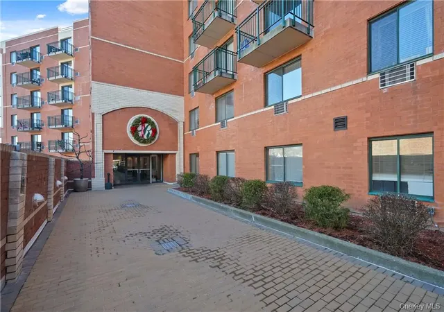 2nd image of 123 Mamaroneck Ave #215, Mamaroneck, NY 10543 | MLS# 1024425