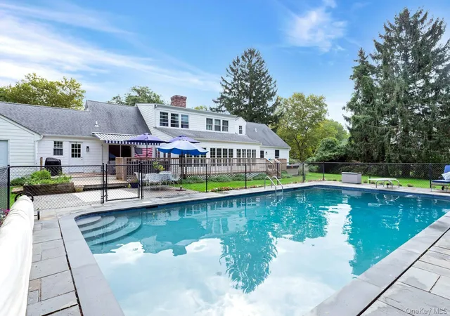 Photo 3 of Single family home for sale at 2340 Fairway Dr, Southold, NY 11935 | MLS# 1024427 | Listing updated on 2026-10-08