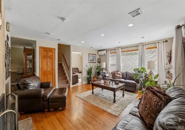 Photo 2 of Single family home for sale at 4 Manitou Trl, Greenburgh, NY 10603 | MLS# 1024428 | Listing updated on 2026-09-19