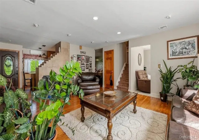 Photo 4 of Single family home for sale at 4 Manitou Trl, Greenburgh, NY 10603 | MLS# 1024428 | Listing updated on 2026-09-19