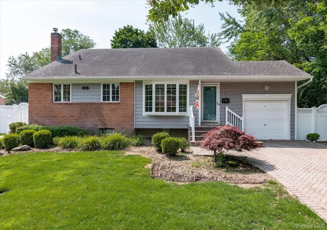 Photo 1 of Sale Pending at 4 Jerold St, Oyster Bay, NY 11803 | MLS# 1024441 | Listing updated on 2026-08-01