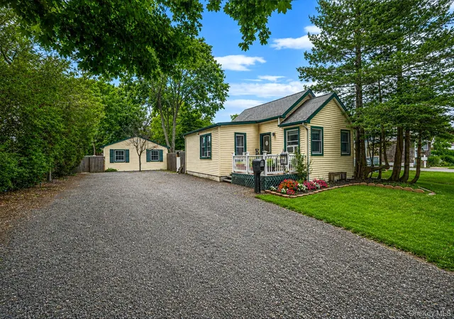 Photo 2 of Sale Pending at 36 Rosalie Pl, Brookhaven, NY 11772 | MLS# 1024480 | Listing updated on 2026-08-14