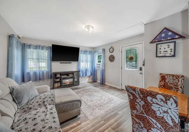 Photo 4 of Sale Pending at 36 Rosalie Pl, Brookhaven, NY 11772 | MLS# 1024480 | Listing updated on 2026-08-14