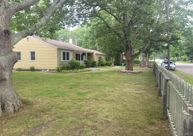 Homes for sale in Southampton, NY | 10 Graham Rd, Southampton, NY 11946 | MLS# 1024482