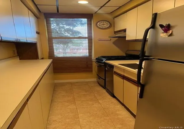 4th image of 275 Maple Ave #B5, Hempstead, NY 11570 | MLS# 1024488