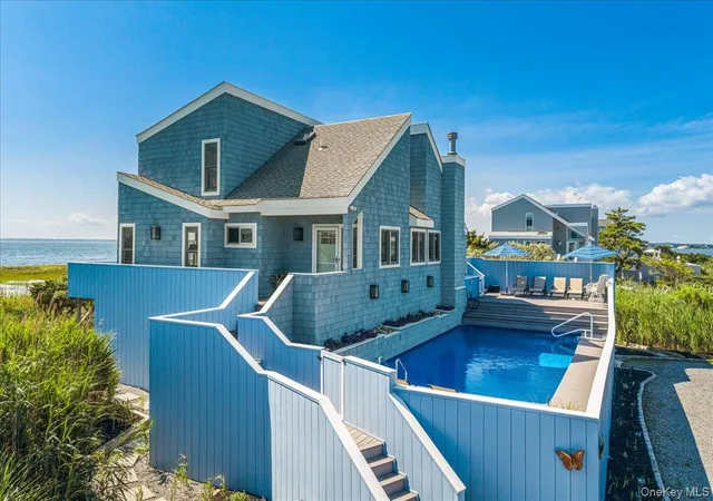 Photo 1 of Single family home for sale at 556 Dune Rd, Westhampton Beach, NY 11978 | MLS# 1024503 | Listing updated on 2026-09-20