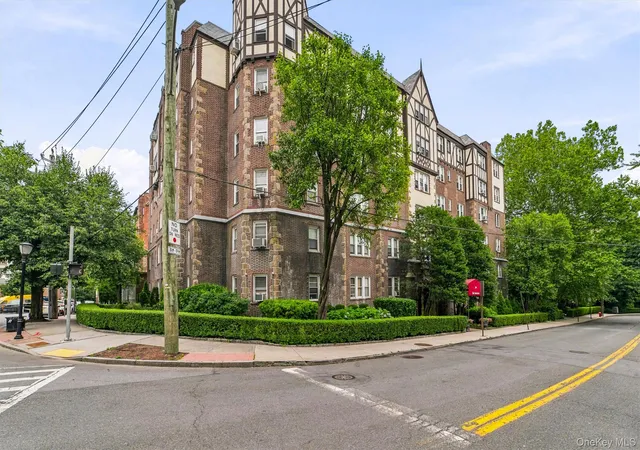 Photo 2 of Sale Pending at 294 Bronxville Rd #1F, Yonkers, NY 10708 | MLS# 1024510 | Listing updated on 2026-09-16