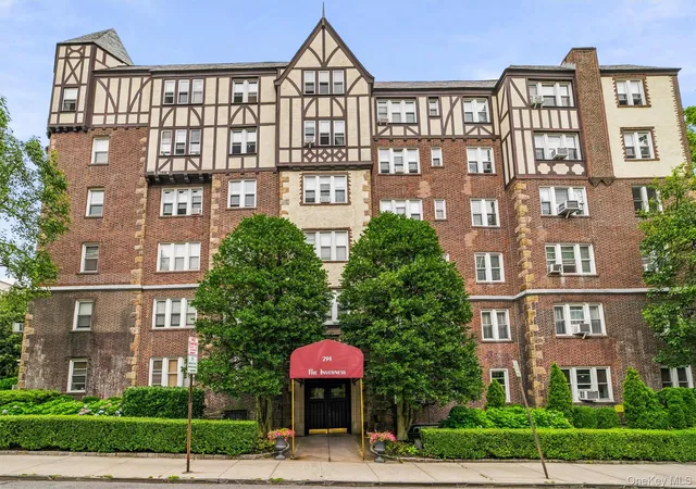 Photo 3 of Sale Pending at 294 Bronxville Rd #1F, Yonkers, NY 10708 | MLS# 1024510 | Listing updated on 2026-09-16
