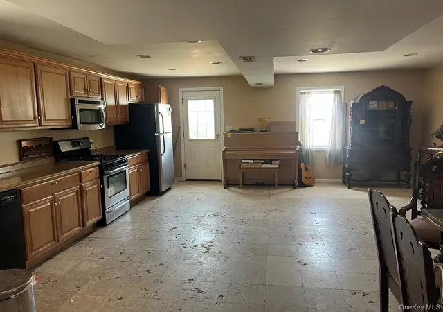 Photo 2 of Single family home for sale at 16312 89th Street, New York, NY 11414 | MLS# 1024536 | Listing updated on 2026-08-30