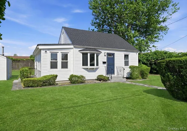 1st image of 310 West Dr, Babylon, NY 11726 | MLS# 1024557