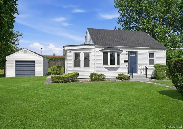 3rd image of 310 West Dr, Babylon, NY 11726 | MLS# 1024557