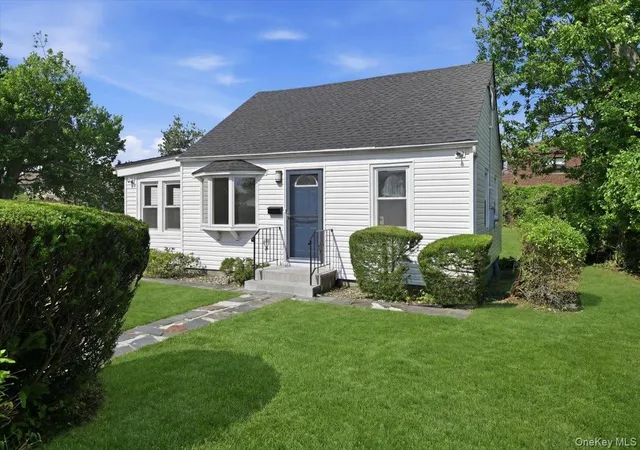4th image of 310 West Dr, Babylon, NY 11726 | MLS# 1024557