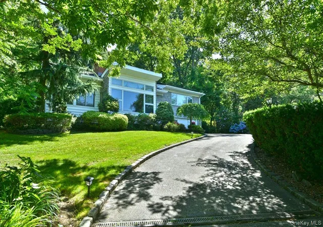 Photo 1 of Sale Pending at 13 Vista Dr, Great Neck, NY 11021 | MLS# 1024575 | Listing updated on 2026-08-17