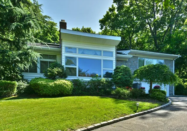 Photo 2 of Sale Pending at 13 Vista Dr, Great Neck, NY 11021 | MLS# 1024575 | Listing updated on 2026-08-17