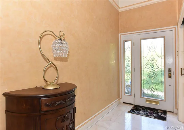 Photo 4 of Sale Pending at 13 Vista Dr, Great Neck, NY 11021 | MLS# 1024575 | Listing updated on 2026-08-17