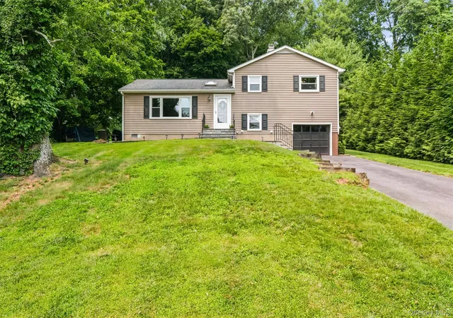 Photo 1 of Single family home for sale at 17 Ridge Rd, Cortlandt, NY 10567 | MLS# 1024580 | Listing updated on 2026-10-01