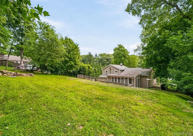 Photo 3 of Single family home for sale at 17 Ridge Rd, Cortlandt, NY 10567 | MLS# 1024580 | Listing updated on 2026-10-01
