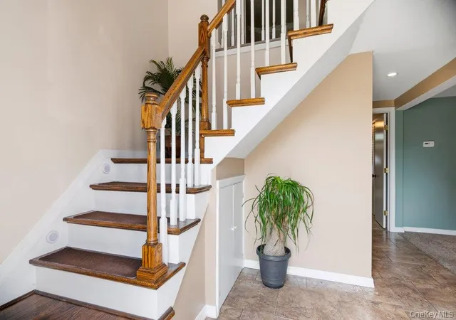 4th image of 169 Wyona Ave, Lindenhurst, NY 11757 | MLS# 1024596