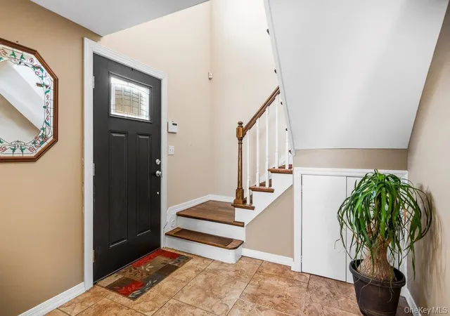 5th image of 169 Wyona Ave, Lindenhurst, NY 11757 | MLS# 1024596