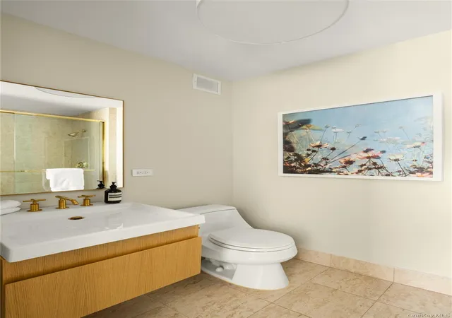 Homes for sale in New York, NY | 1965 Broadway, New York, NY 10023 | Houzeo