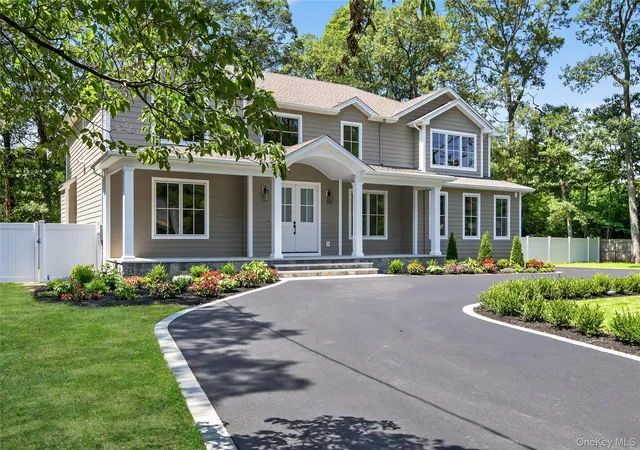 Photo 2 of Mansion for sale at 654 Caledonia Rd, Huntington, NY 11746 | MLS# 1024608 | Listing updated on 2026-09-16