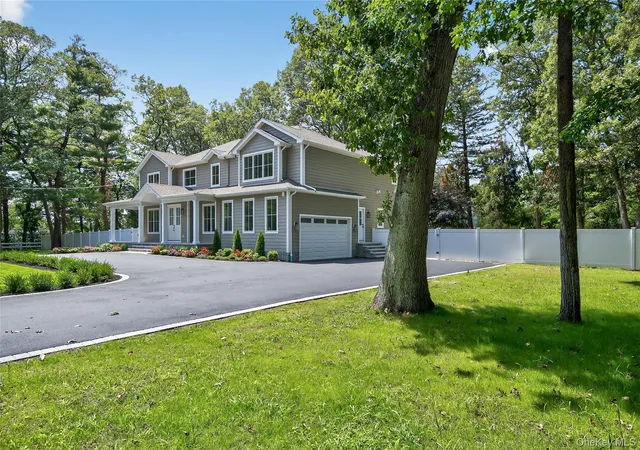 Photo 3 of Mansion for sale at 654 Caledonia Rd, Huntington, NY 11746 | MLS# 1024608 | Listing updated on 2026-09-16