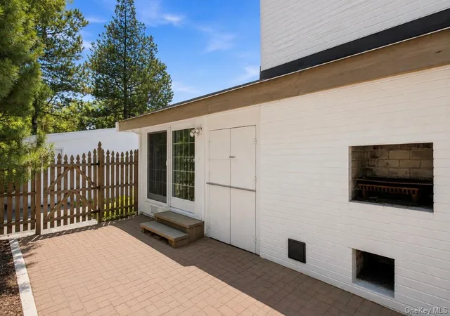 Photo 4 of Sale Pending at 54 Holbrook Rd, Briarcliff Manor, NY 10510 | MLS# 1024630 | Listing updated on 2026-08-21