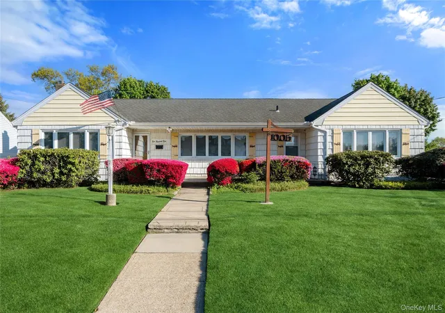 2nd image of 1005 3rd St, West Babylon, NY 11704 | MLS# 1024642