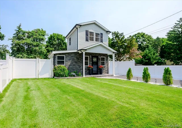 Photo 3 of Single family home for sale at 35 Rose St, Hauppauge, NY 11788 | MLS# 1024655 | Listing updated on 2026-07-25