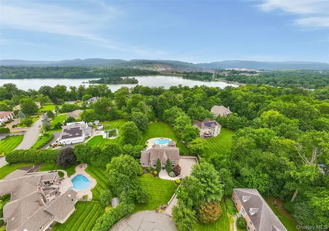 Photo 4 of Single family home for sale at 10 Deforest Ct, Clarkstown, NY 10994 | MLS# 1024657 | Listing updated on 2026-10-08