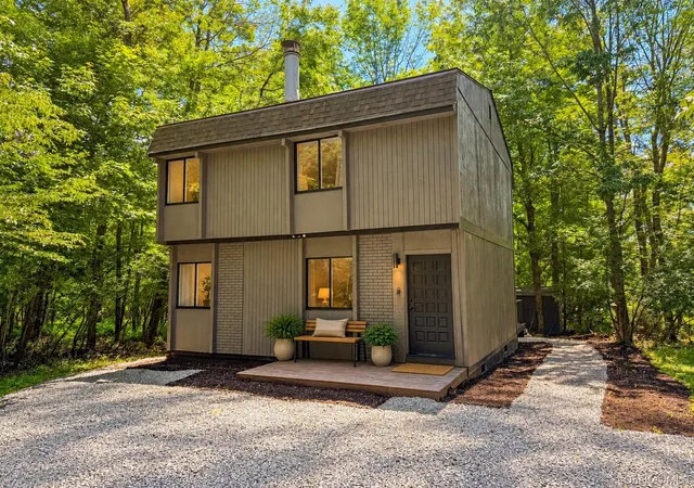 Photo 1 of Single family home for sale at 9 Lake Dr, Rockland, NY 12768 | MLS# 1024679 | Listing updated on 2026-10-06