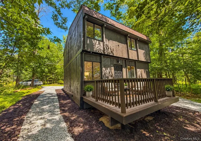 Photo 3 of Single family home for sale at 9 Lake Dr, Rockland, NY 12768 | MLS# 1024679 | Listing updated on 2026-10-06