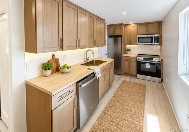 Photo 4 of Single family home for sale at 9 Lake Dr, Rockland, NY 12768 | MLS# 1024679 | Listing updated on 2026-10-06