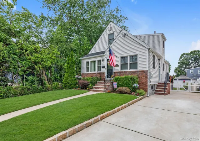 22nd image of 60 Oceanview Ave, Valley Stream, NY 11581 | MLS# 1024710