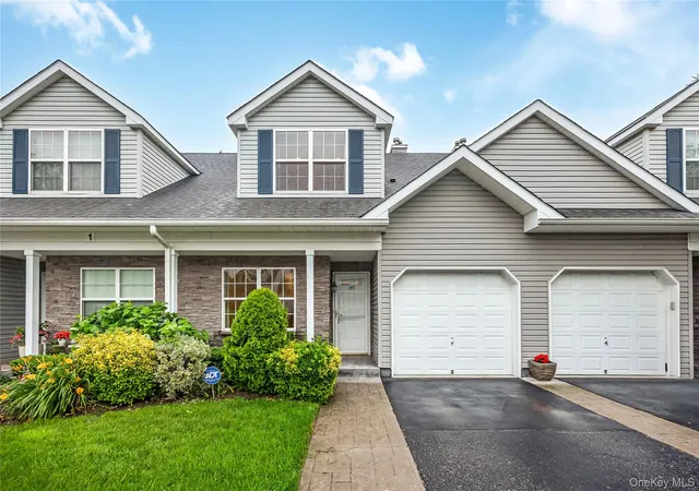 Condo for sale at 149 Maya Cir, Islip, NY 11722 | MLS# 1024735